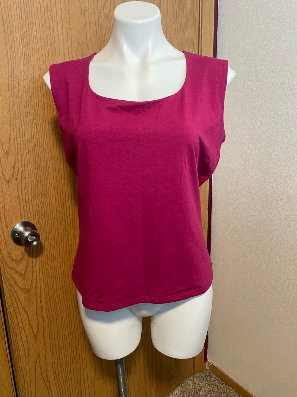 Banana Republic Magenta Scoop Neck Sleeveless Tank